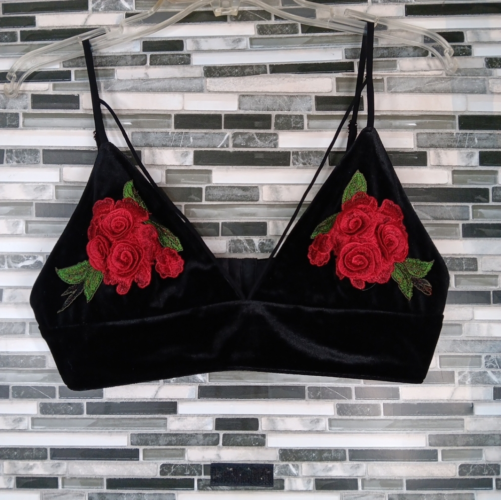 Black Velvet Bralette with Red Rose Embroidery Forever 21 Medium Goth